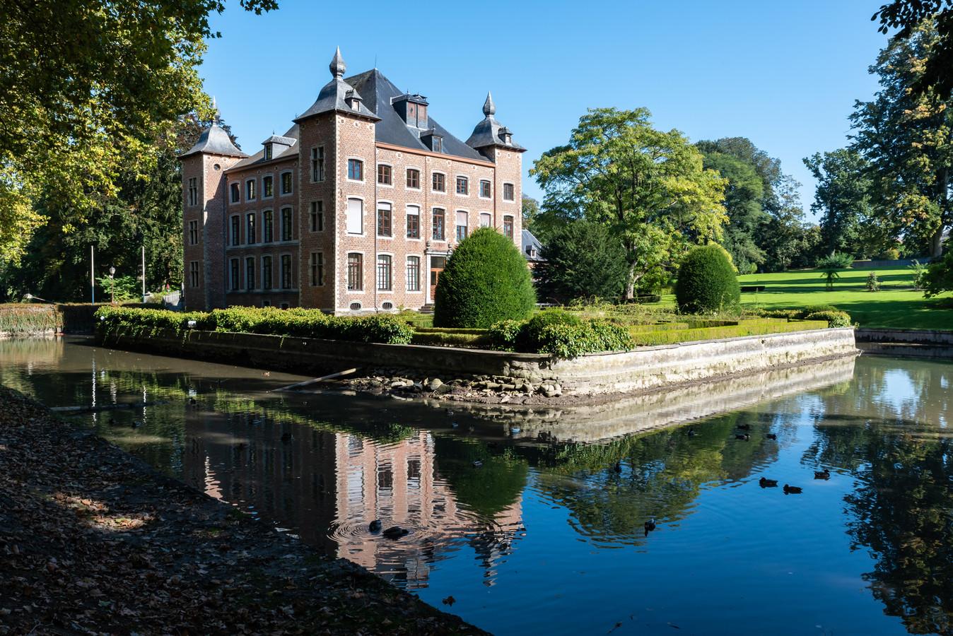 Vue panoramique du Château de Coloma à Sint-Pieters-Leeuw